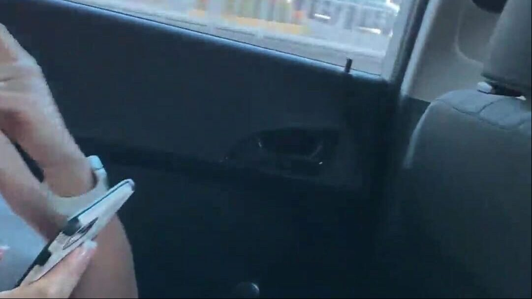 Novinha mostra buceta em Uber de João Pessoa Luana Kazaki